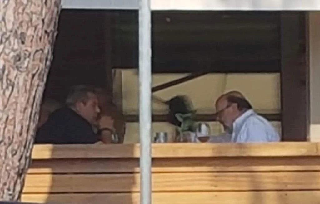 Φωτογραφία: Καμμένος-Αντώναρος γευμάτισαν παρέα σε ψαροταβέρνα της Θεσσαλονίκης